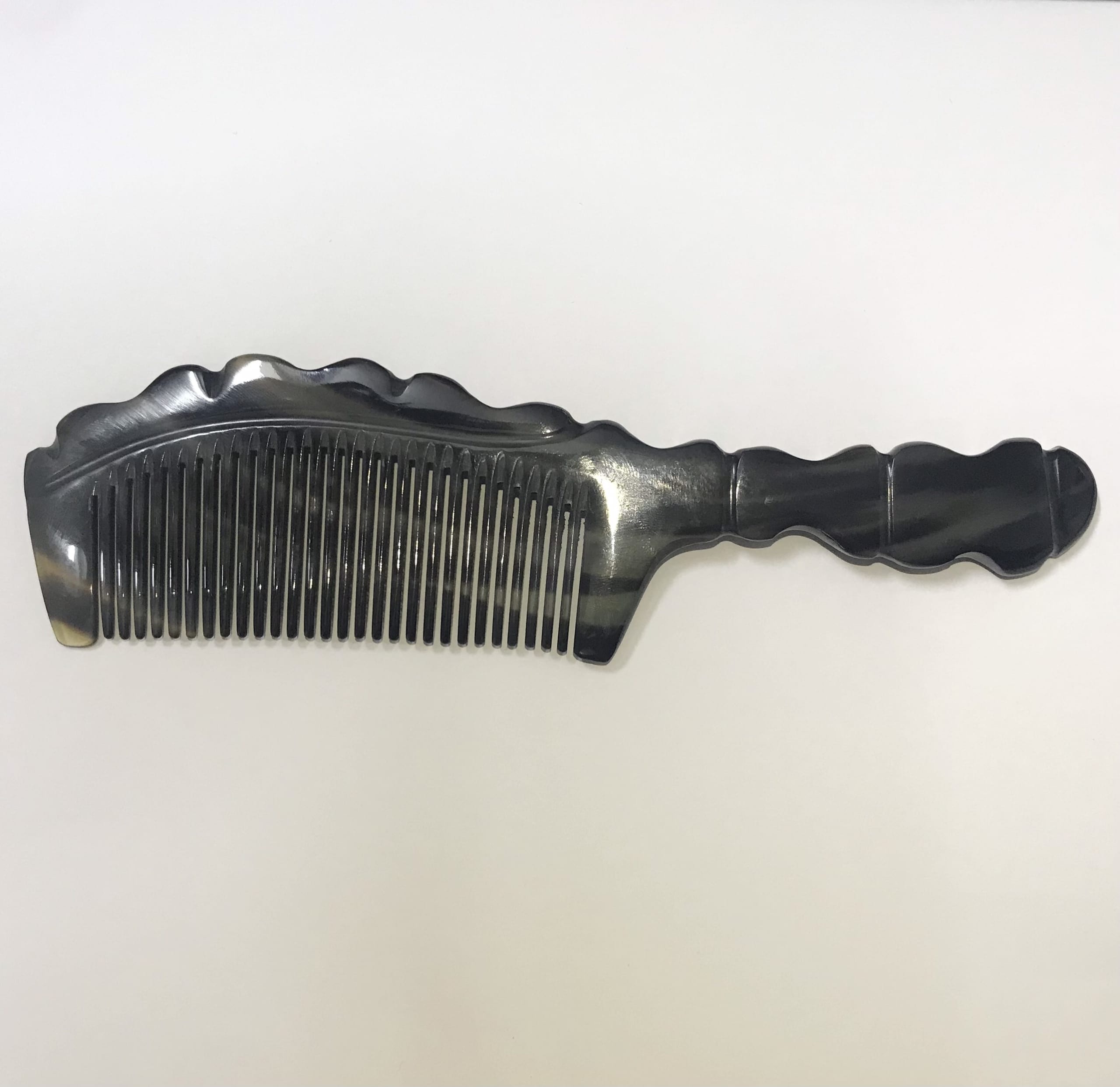 Lược Cắt Tóc Nam Đen bản nhỏ - Dụng cụ uốn tóc và tạo kiểu | ThờiTrangNữ.vn
